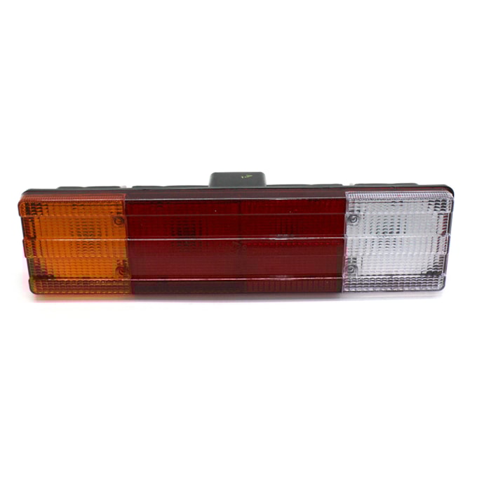 APEX | AP0014 | LANTERNA TRASEIRA TRICOLOR FORD CARGO MODERNO MB 710/912/1214/1418/1618/1718/2318 COM VIGIA/LUZ PLACA COM CONECTOR/PLUG RETANGULAR 5 VIAS-422c98d7-0087-4686-84d4-01a03428515b