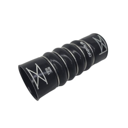 FLEXFAB | 23B145593G | MANGUEIRA INTERCOOLER 63,5X63,5X180MM LADO FRIO VW NOVO DELIVERY| MICRO ONIBUS MOTOR EURO 6 (PRETA)