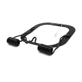 SUK PARTS | SUK249 | SUPORTE COM MOLA FIXACAO GUARDA PO/COIFA ALAVANCA CAMBIO VW 26260E/31260E 6X4 (WORKER 2005 A 2019)