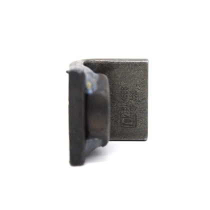 SUK PARTS | SUK586 | PORCA (18MM) M18X1,5MM COM SUPORTE EM L AUTO TRAVANTE | FIXACAO BARRA REACAO/TIRANTE V | VW CONSTELLATION/WORKER 6X4 | FORD CARGO 6X4