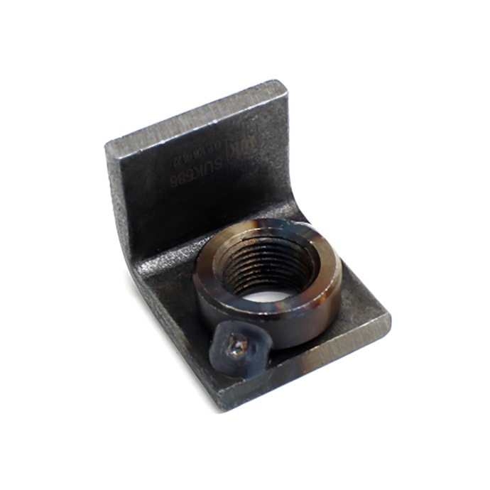 SUK PARTS | SUK586 | PORCA (18MM) M18X1,5MM COM SUPORTE EM L AUTO TRAVANTE | FIXACAO BARRA REACAO/TIRANTE V | VW CONSTELLATION/WORKER 6X4 | FORD CARGO 6X4-ee93a9bb-a269-437a-a922-d25da8eba018